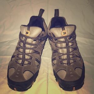 Merrell Hiking Shoes 👞👟